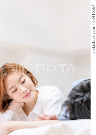 Lovers couple newlyweds 63410164