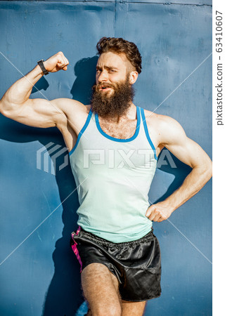 Portrait of an old-fashioned athlete on the green background 63410607