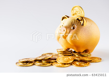 Piggy piggy bank and toy gold coins Piggy piggy bank and toy gold coins 63415011
