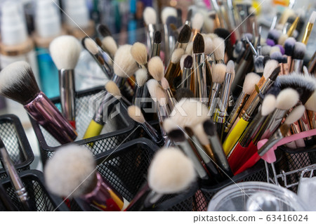 Makeup brushes there A lot of brushes randomly Makeup brushes there A lot of brushes randomly 63416024