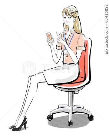 一個女人在辦公室橙色椅子上的智能手機 一個女人在辦公室橙色椅子上的智能手機 63416858