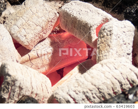 Seven wheels (charcoal fire) 63419603