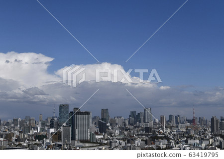 日本的東京城市景觀：俯瞰東京市中心的烏雲 63419795