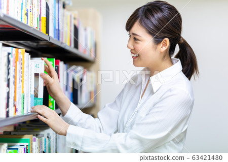 A woman in the library 63421480
