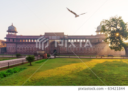 Jahangir Palace in India, Agra Fort, sunny morning Jahangir Palace in India, Agra Fort, sunny morning 63421844