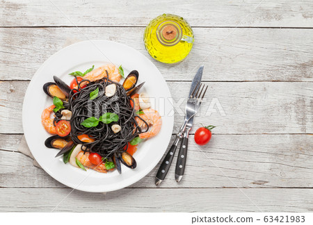 Black seafood spaghetti pasta Black seafood spaghetti pasta 63421983