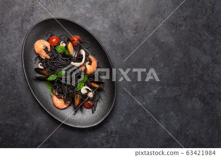 Black seafood spaghetti pasta Black seafood spaghetti pasta 63421984