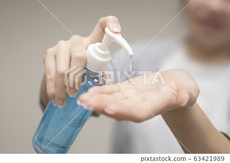 Woman Hand Pump Alcohol Gel to Clean Her Habnd in Woman Hand Pump Alcohol Gel to Clean Her Habnd in 63421989