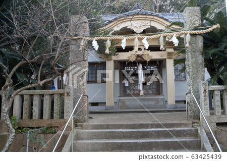 Shrines and Temples 63425439