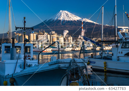 靜岡縣 富士山和漁船 塔古那拉漁港 照片素材 圖片 圖庫