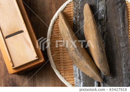 Kelp and dried bonito 63427918