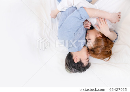 Loving couple hugging 63427935