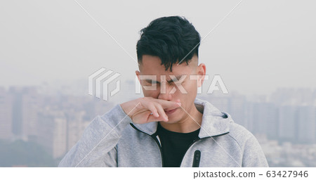 man has allergy and sneeze 63427946
