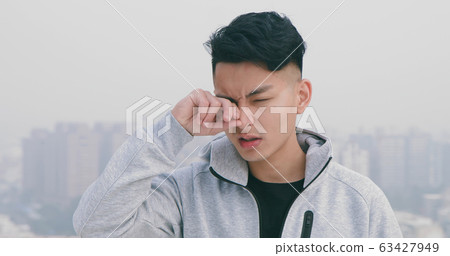 man has itchy eyes man has itchy eyes 63427949