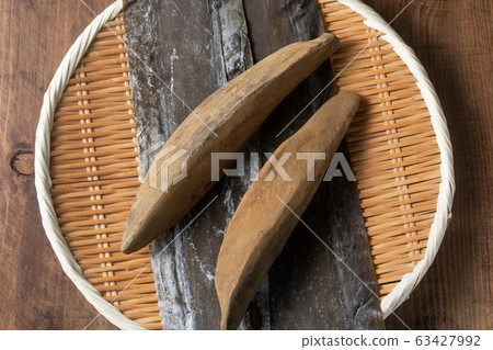 Kelp and dried bonito 63427992