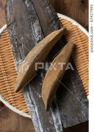 Kelp and dried bonito 63427993