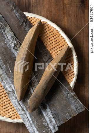 Kelp and dried bonito 63427994