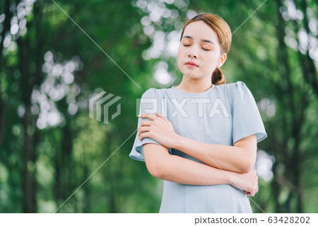 Beautiful woman, park, nature 63428202