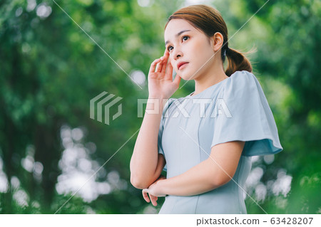 Beautiful woman, park, nature 63428207