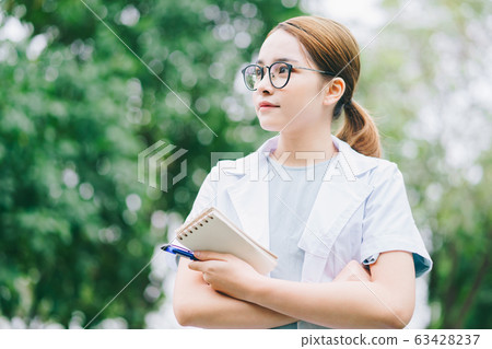 Woman doctor, botanist, student 63428237