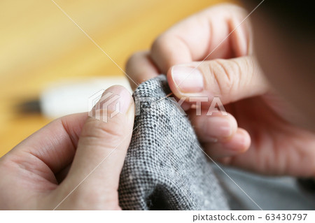 女人的手縫 女人的手縫 63430797