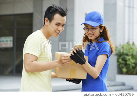 Fast delivery service 63430799