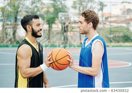 Starting game of basketball 63430832