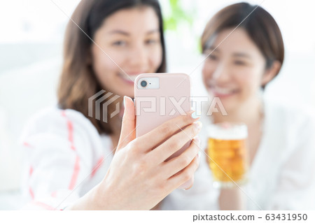 Women's association toast shooting with mobile 63431950