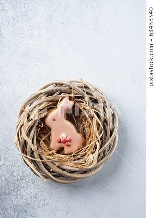 Dacorated cookies for easter on the white background. Copy space. 63433540