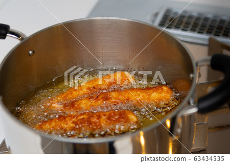 Fried food: fried shrimp Fried food: fried shrimp 63434535