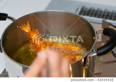 油炸食品:炸蝦 油炸食品:炸蝦 63434538