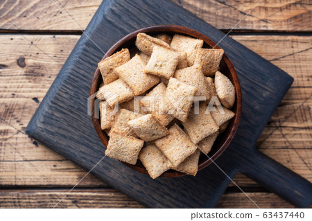 Cookies with chocolate filling, flakes from 63437440