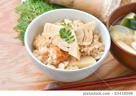 Bamboo shoot rice, bamboo shoot rice, bamboo shoot rice. Rice cooked using boiled domestic bamboo shoots. 63438099