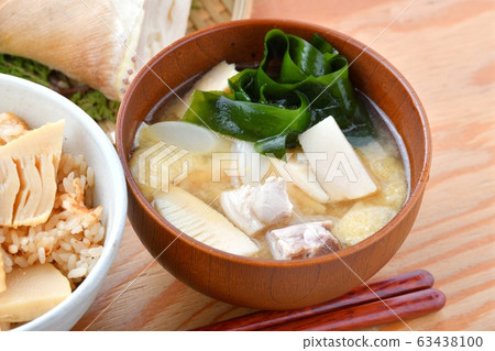 竹筍飯,竹筍飯,竹筍飯。用煮熟的國產筍煮熟的米飯。 竹筍飯,竹筍飯,竹筍飯。用煮熟的國產筍煮熟的米飯。 63438100