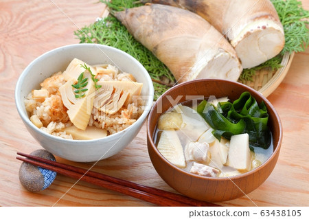 竹筍飯，竹筍飯，竹筍飯。用煮熟的國產筍煮熟的米飯。 63438105