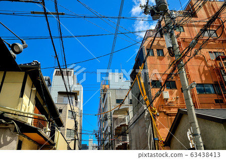 建築物之間的山谷 建築物之間的山谷 63438413