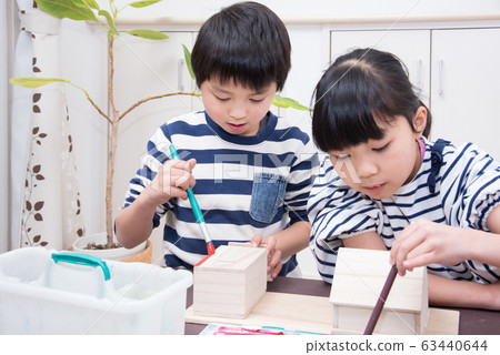 小學生用顏料繪畫作品 63440644