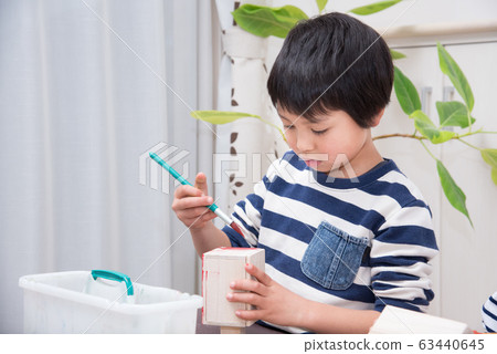 小學生用顏料繪畫作品 63440645