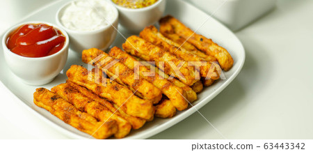 Roast chicken formed in straws, bites of succulent Roast chicken formed in straws, bites of succulent 63443342