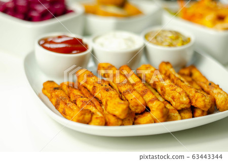 Roast chicken formed in straws, bites of succulent Roast chicken formed in straws, bites of succulent 63443344