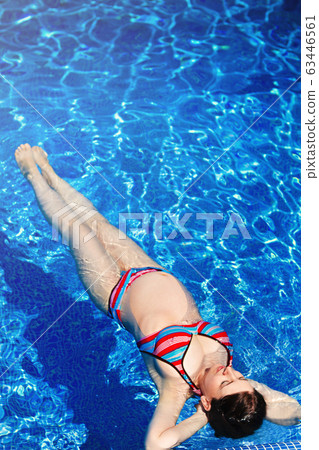 Pregnant woman in swimming pool Pregnant woman in swimming pool 63446561