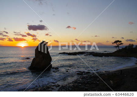 View of Mt. Fuji from Akiya/Tateishi coast at dusk (Yokosuka City) View of Mt. Fuji from Akiya/Tateishi coast at dusk (Yokosuka City) 63446620