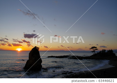View of Mt.Fuji from Tateishi Beach in Akiya at dusk (Yokosuka City, Kanagawa Prefecture) 63446621