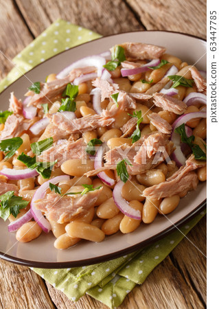 Tuscan salad with tuna, onions and white beans Tuscan salad with tuna, onions and white beans 63447785