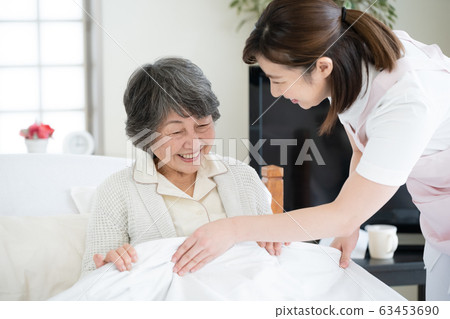 Nursing care senior 63453690