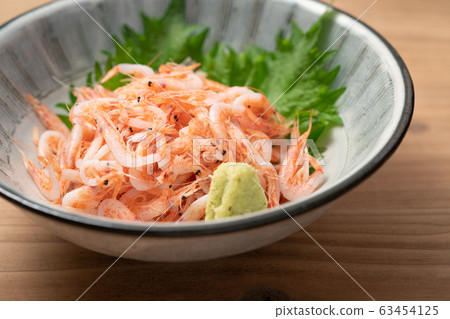 Kaifered fried shrimp prawns 63454125