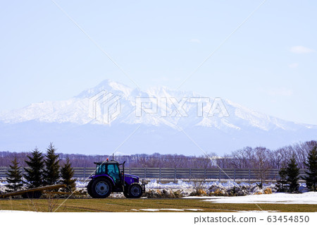 Shari-dake and tractor @ "Shari-cho" 63454850