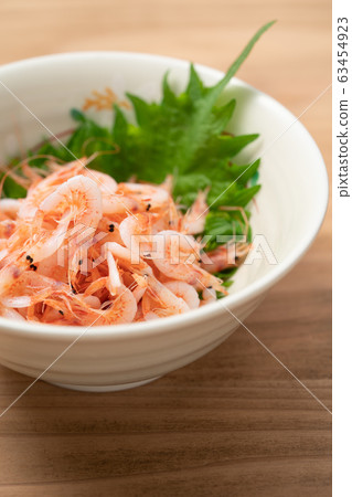 Kaifered fried shrimp prawns 63454923