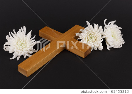 the Memorial Day concept, white chrysanthemum flower 045 the Memorial Day concept, white chrysanthemum flower 045 63455213