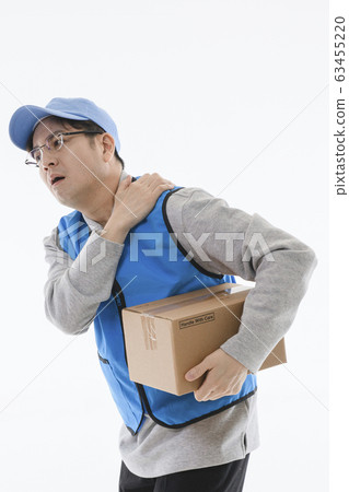 Portrait of young woman and man, part timer and owner 041 63455220